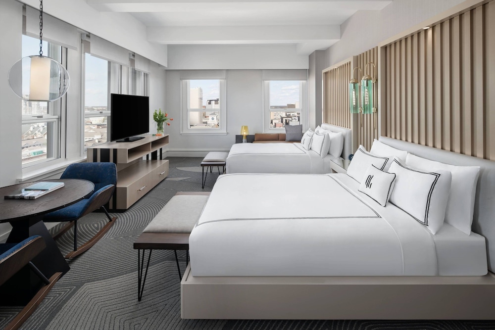 Glass Light Hotel & Gallery Autograph Collection 16/62