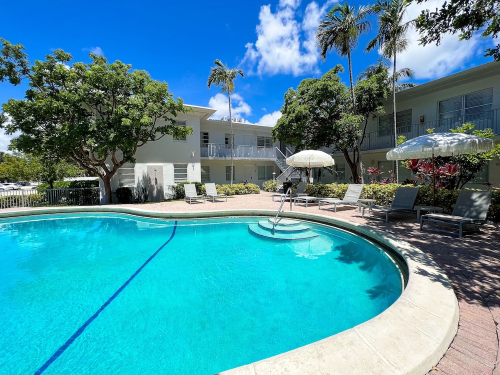 Royal Palms Resort And Spa A North Beach Village Resort Hotel 9/80