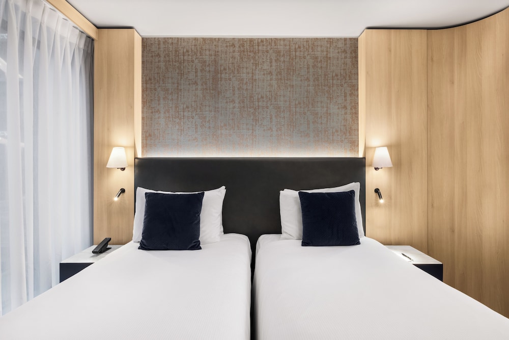 DELUXE, TWIN BEDS