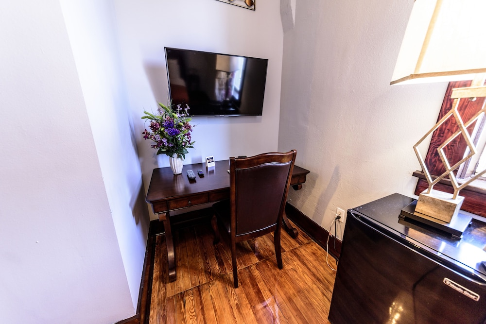 Hotel Defuniak 28/36