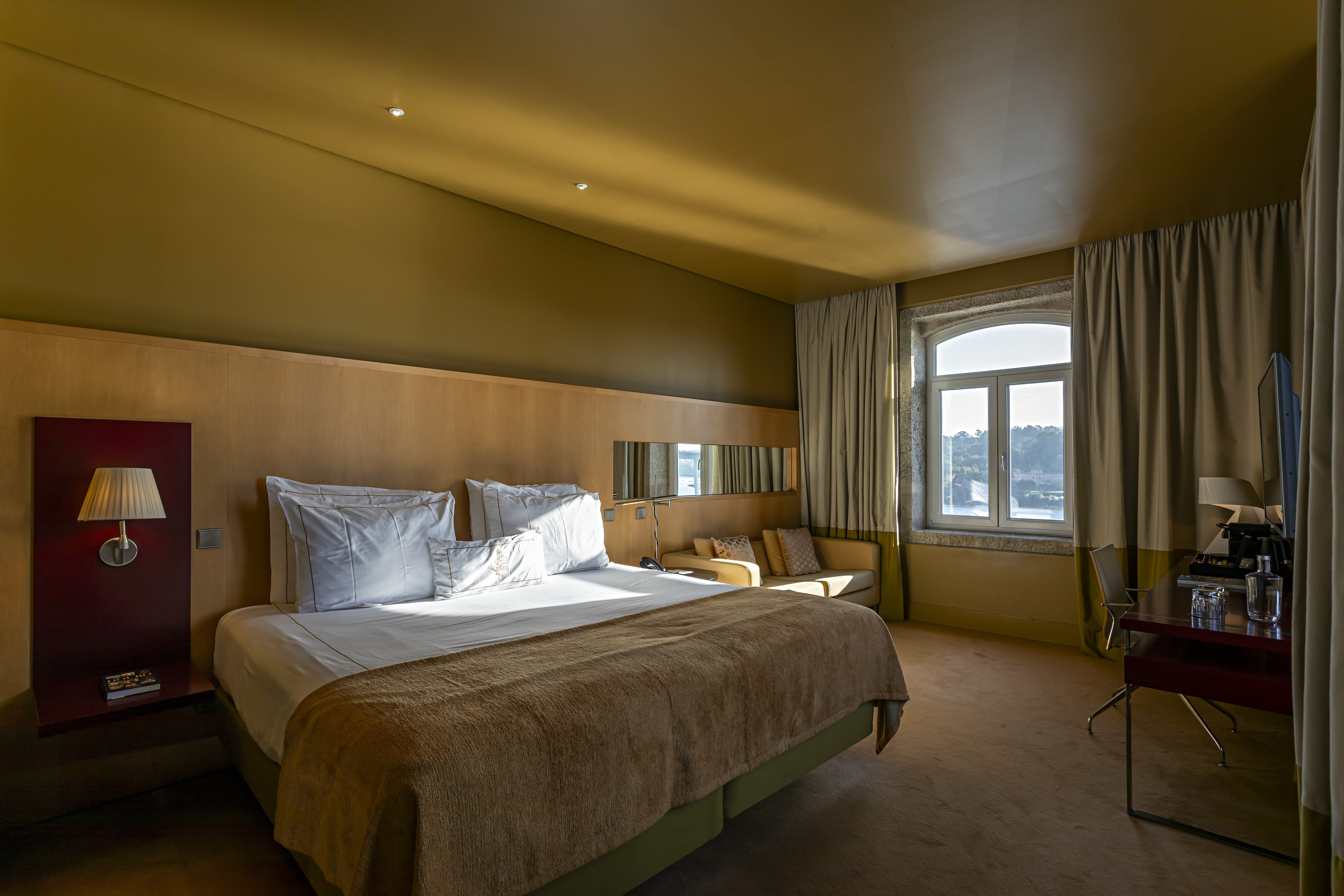 Deluxe, Grand View