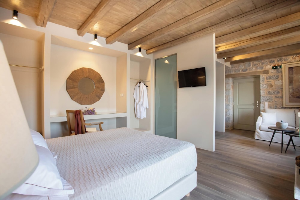 Superior, Suite, Queen Bed, Panoramic Sea View