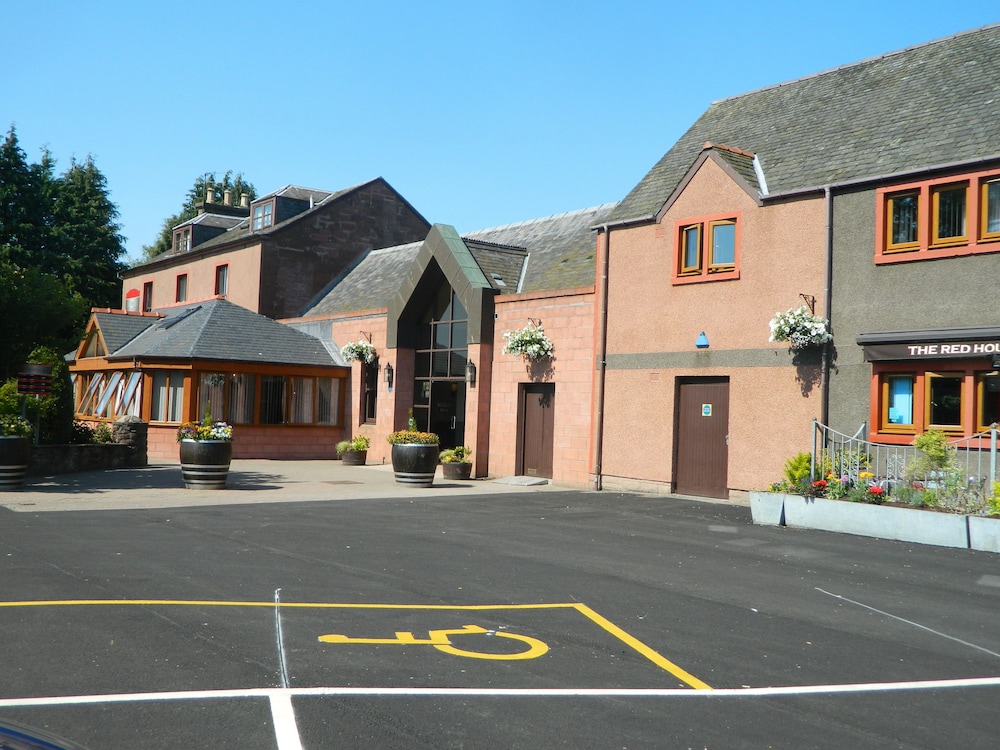 Red House Hotel 24/27