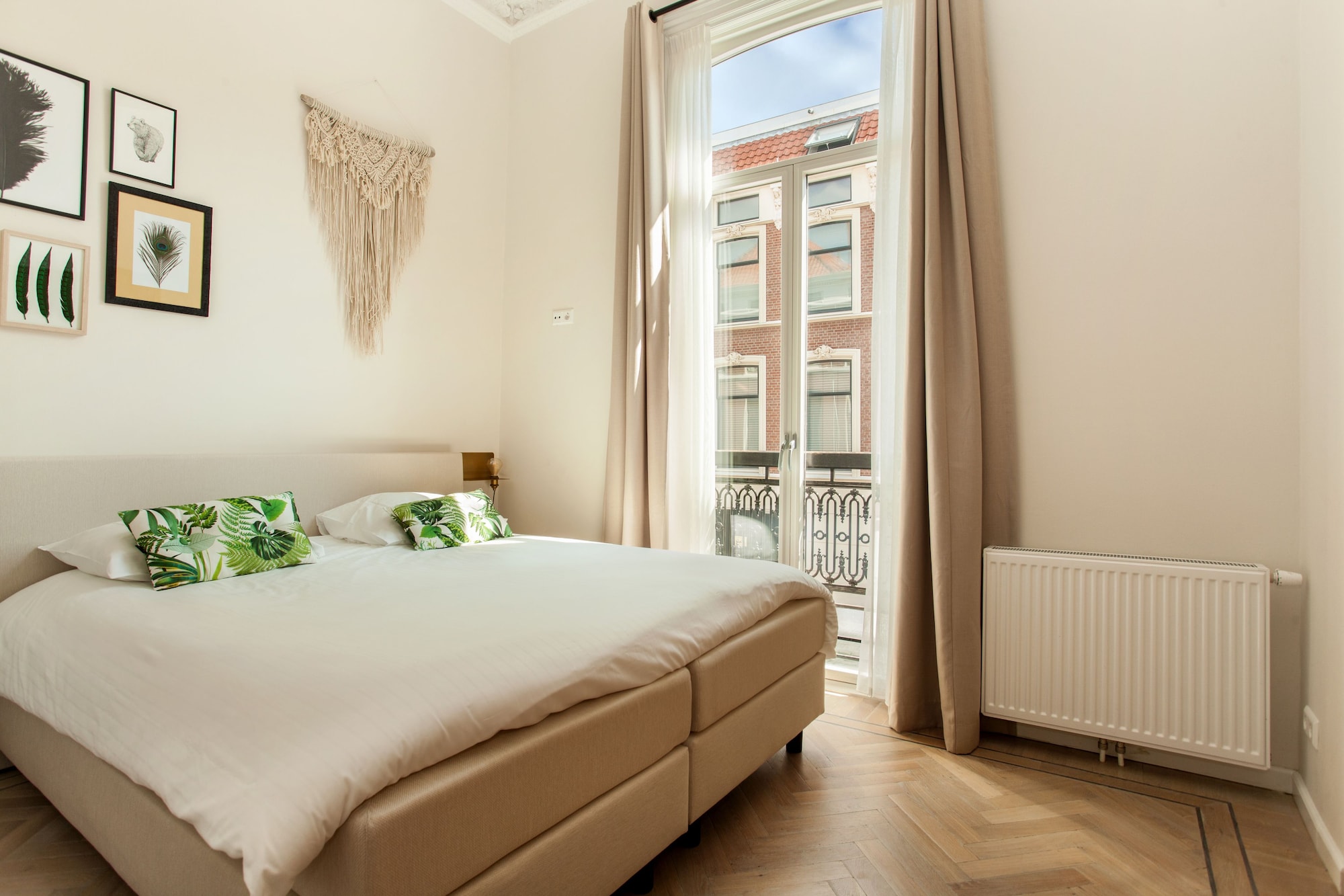 ROYAL, MULTIPLE BEDS