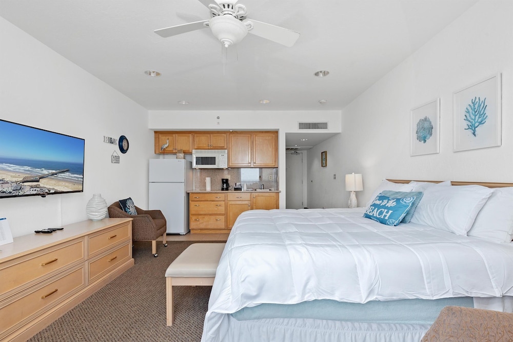 Beach House Inn & Suites 8/50