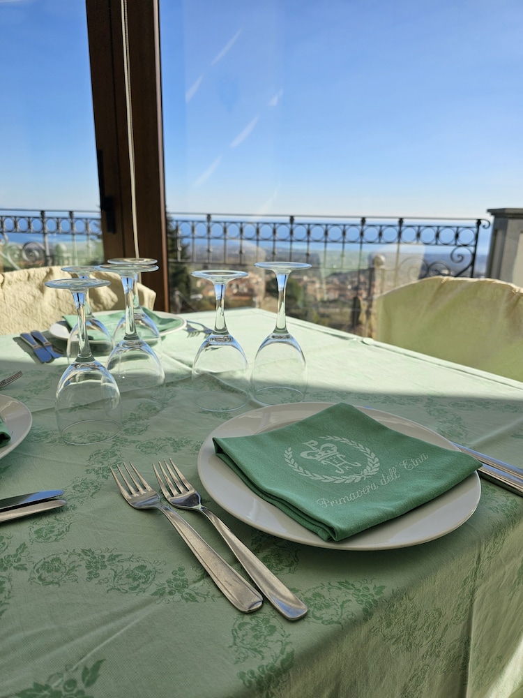 Hotel Primavera Dell'etna 25/47