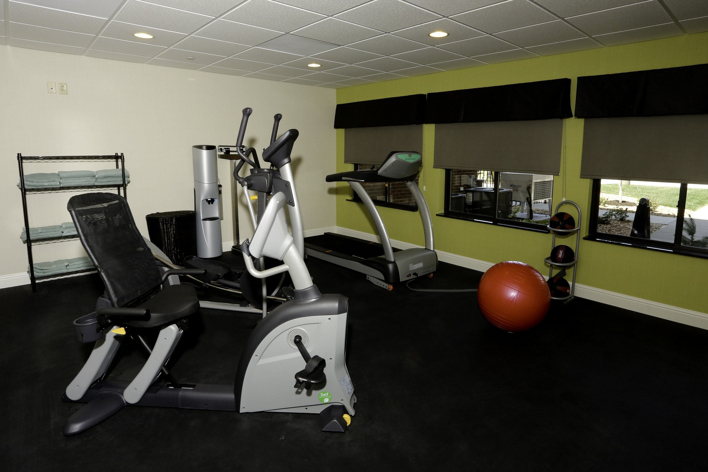 Holiday Inn Express Hotel Suites Marion Northeast 32/43
