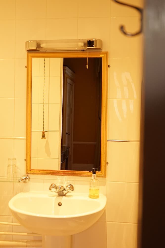 Regency Hotel 46/50