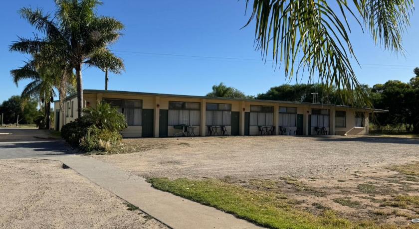 Lazy River Motor Inn 23/32