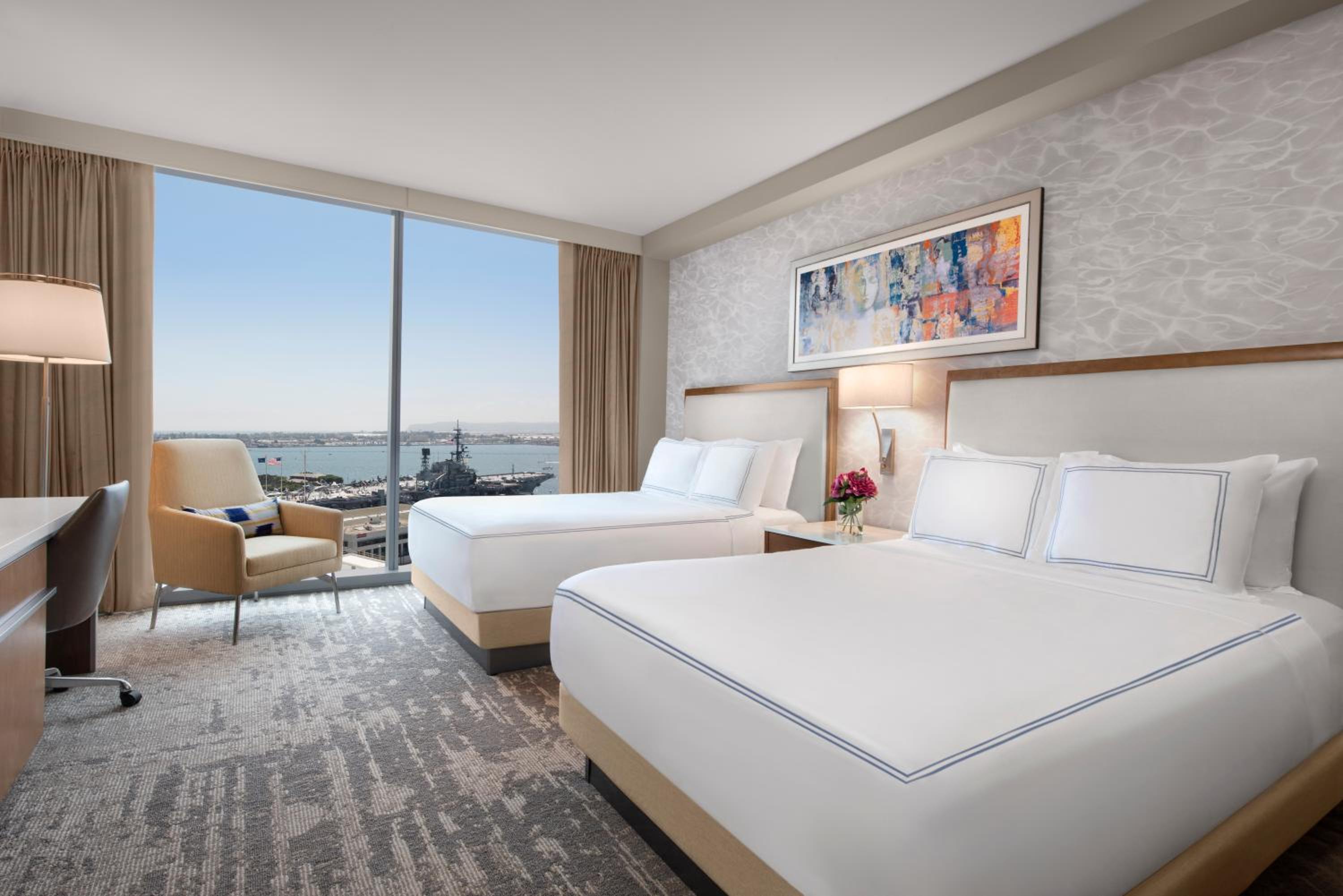 Classic, Queen Bed, Water View