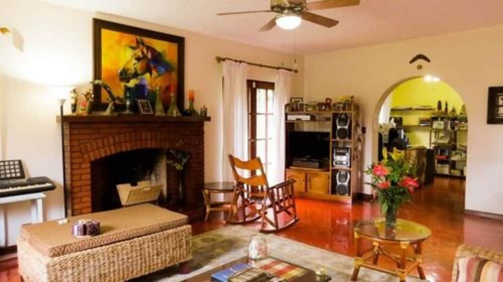 The Cariari Bed and Breakfast 6/50
