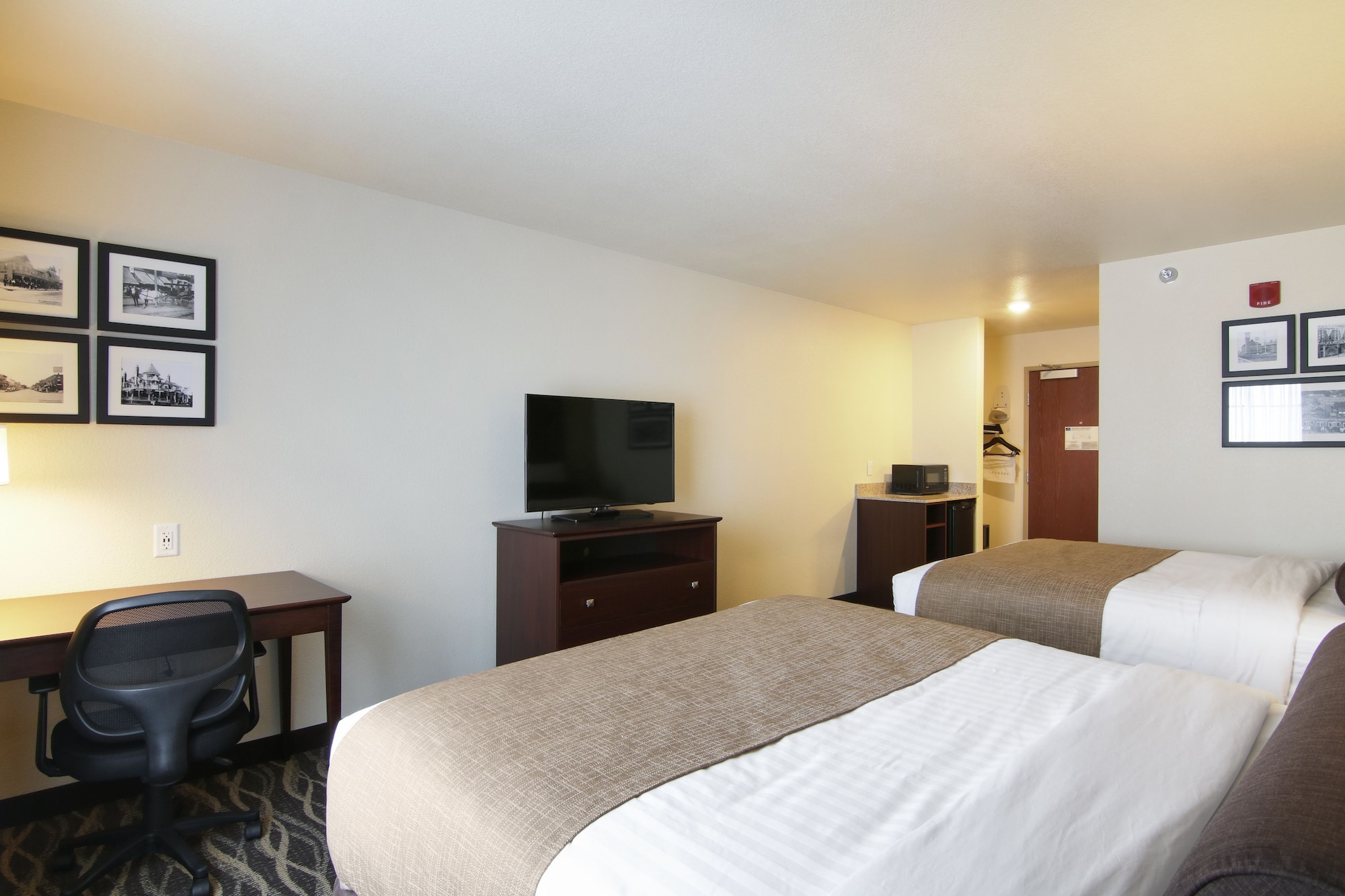 Room, 2 Queen Beds 3/6