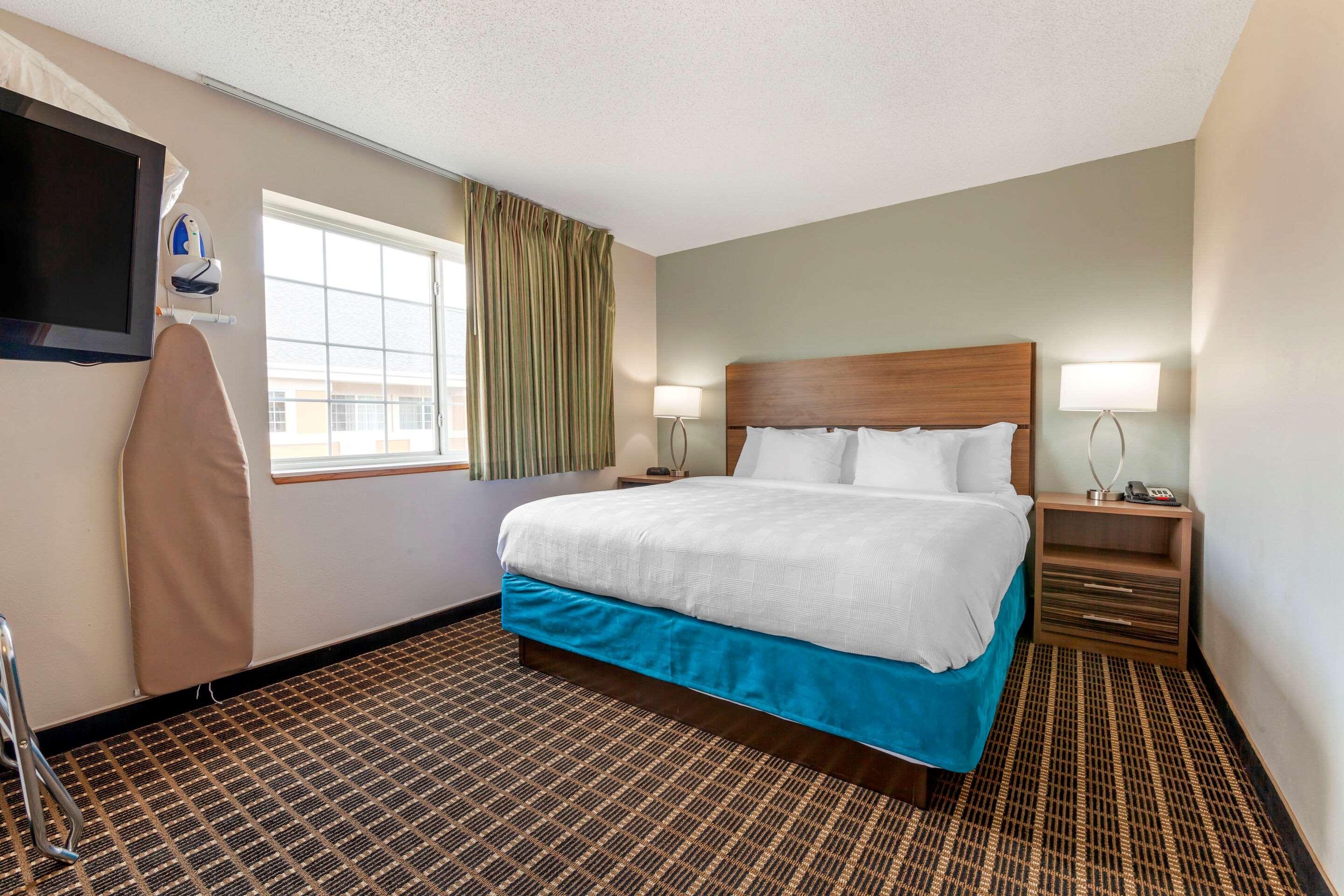 Efficiency, Suite, King Bed