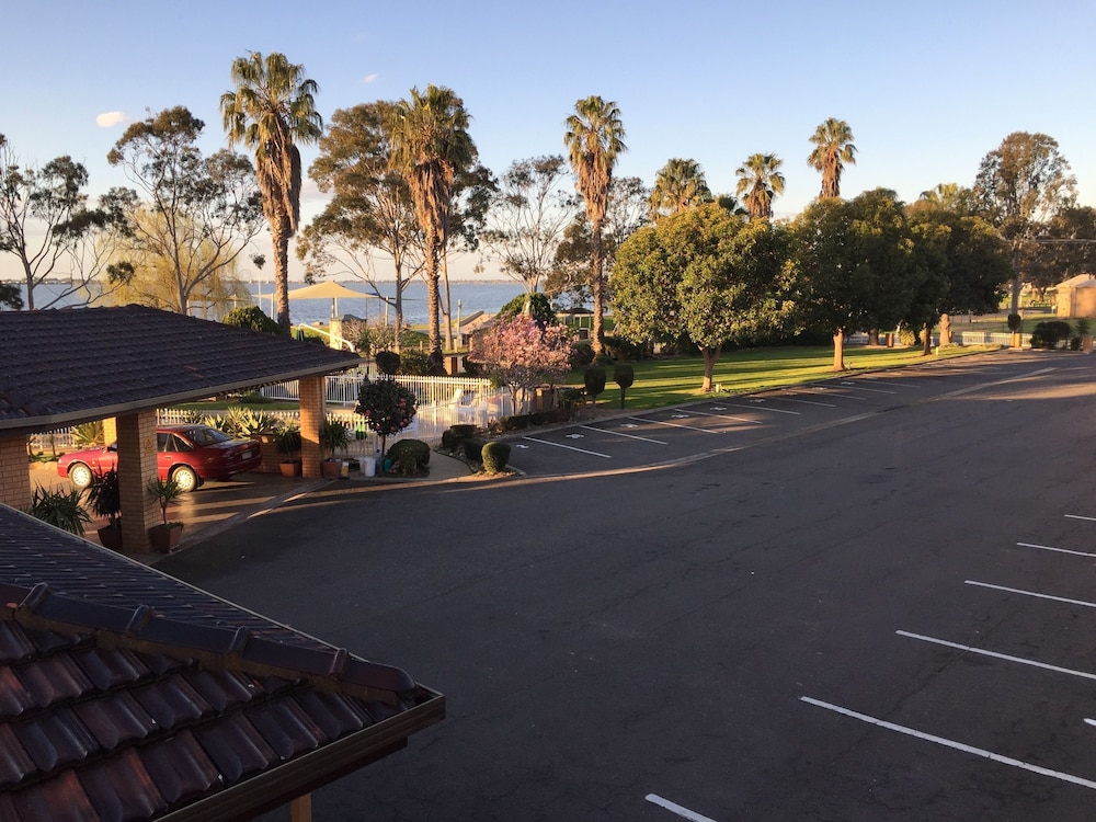 Lakeview Motel 38/60