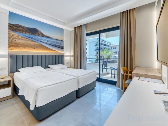 Standard, Double Bed, Land View