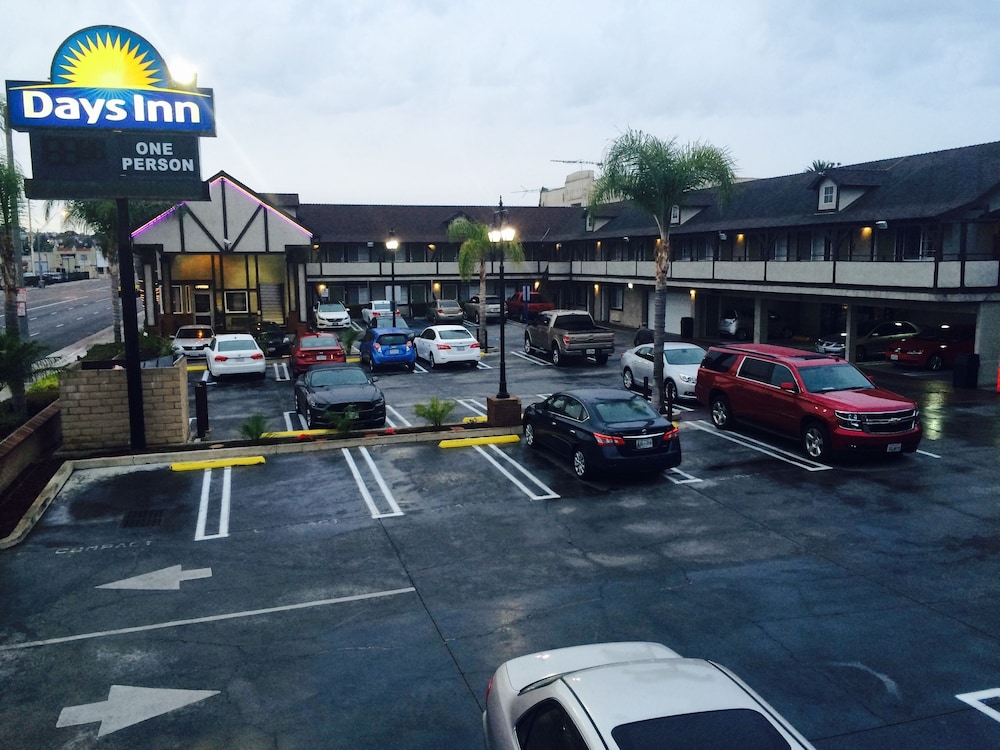 Cabana Inn & Suites 20/22