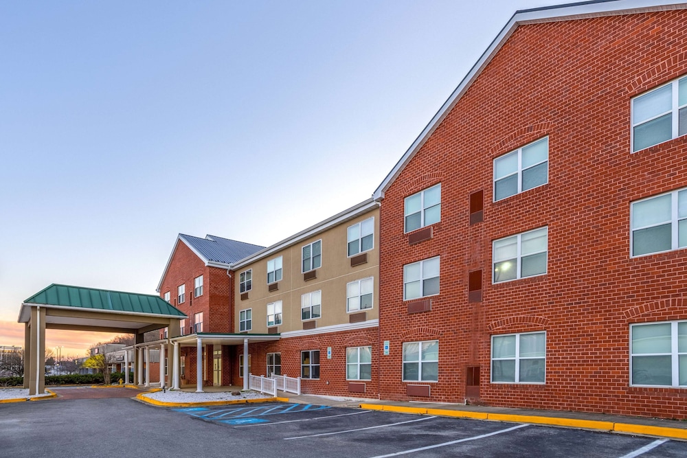 Wingate by Wyndham Waldorf - Washington DC Area 44/48
