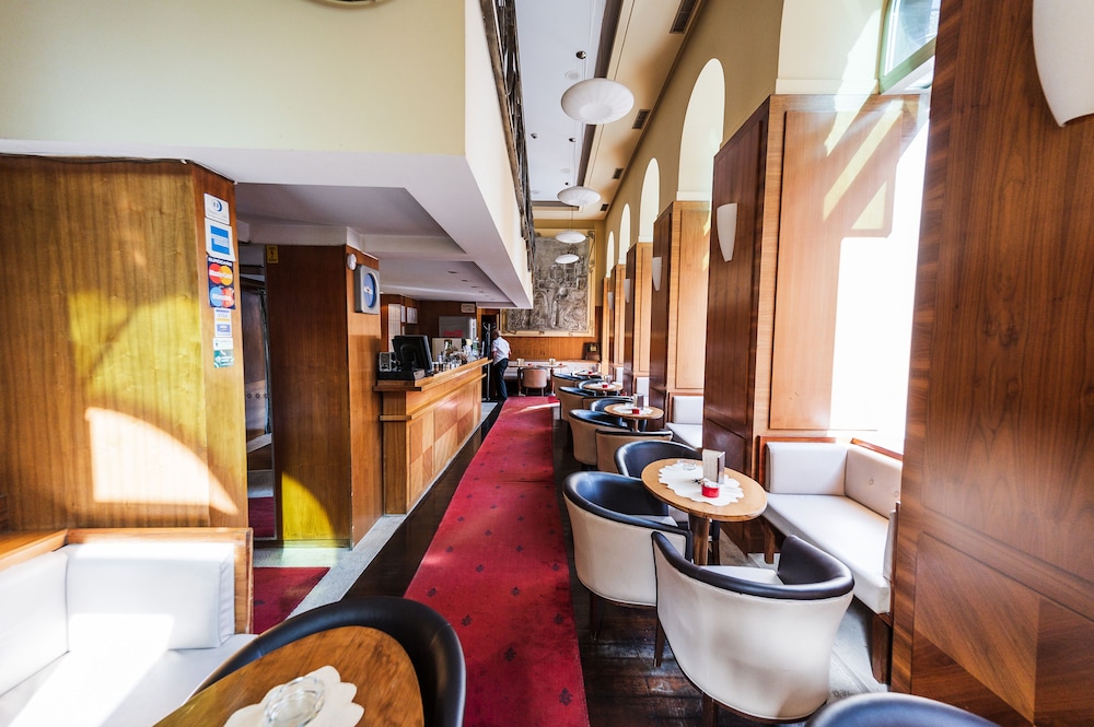 Astra Hotel 50/50