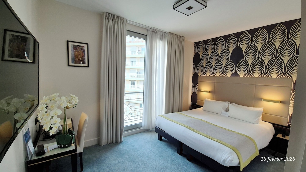 COMFORT, QUEEN BED, BALCONY