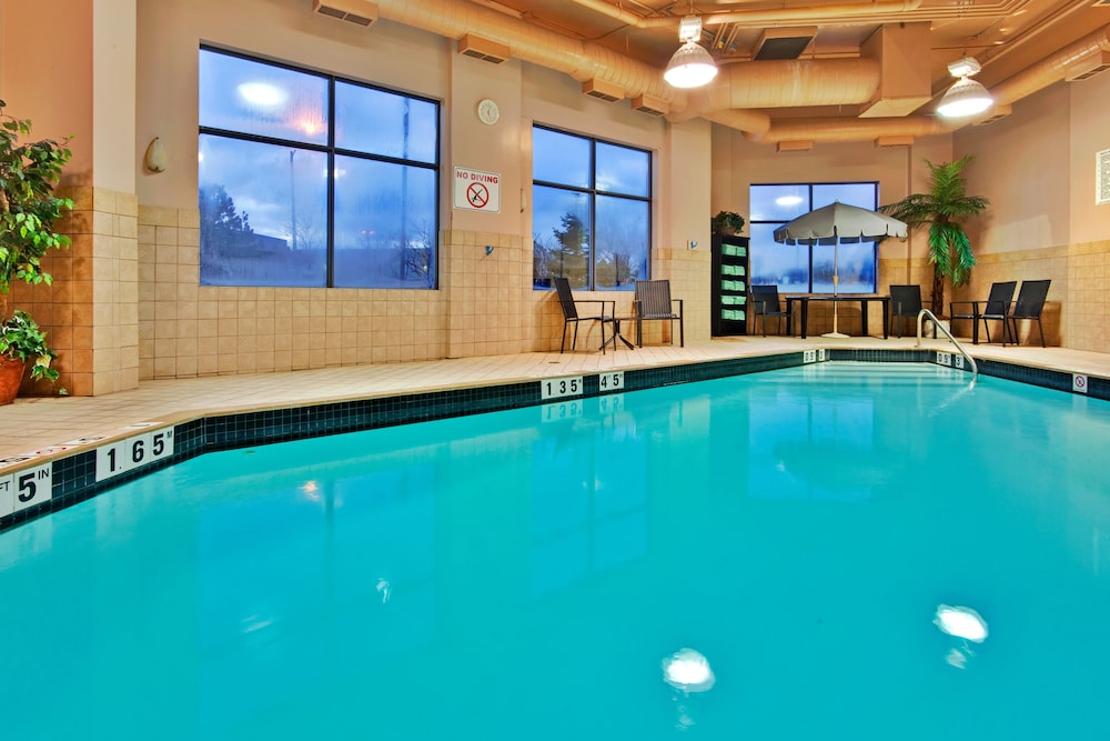 Holiday Inn And Suites Mississauga 3/39