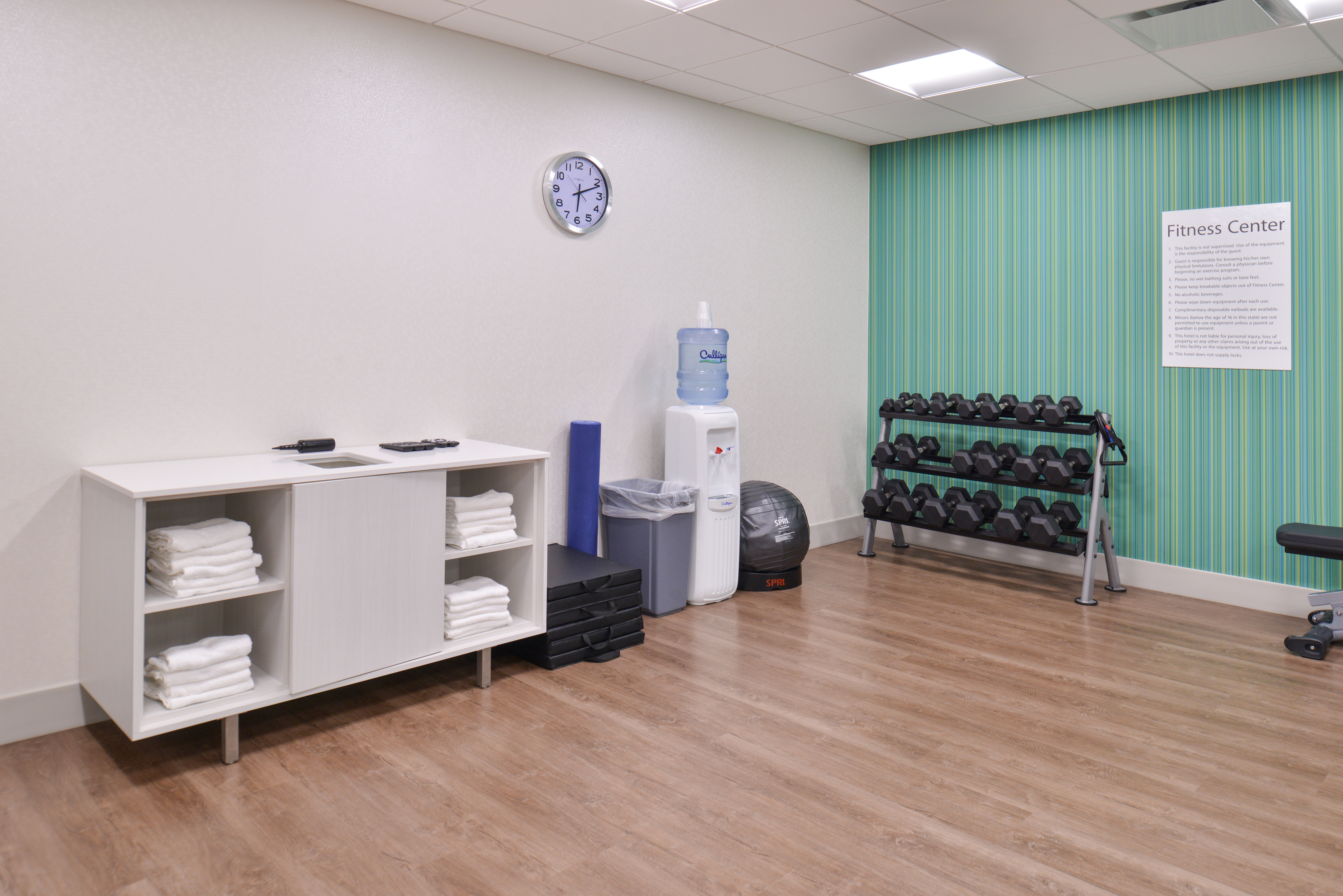 Holiday Inn Express & Suites OMAHA AIRPORT 42/64