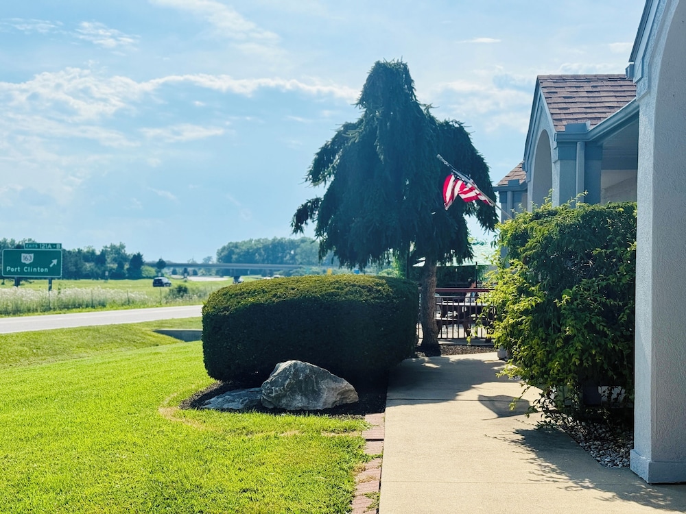 Bayshore Inn 32/40