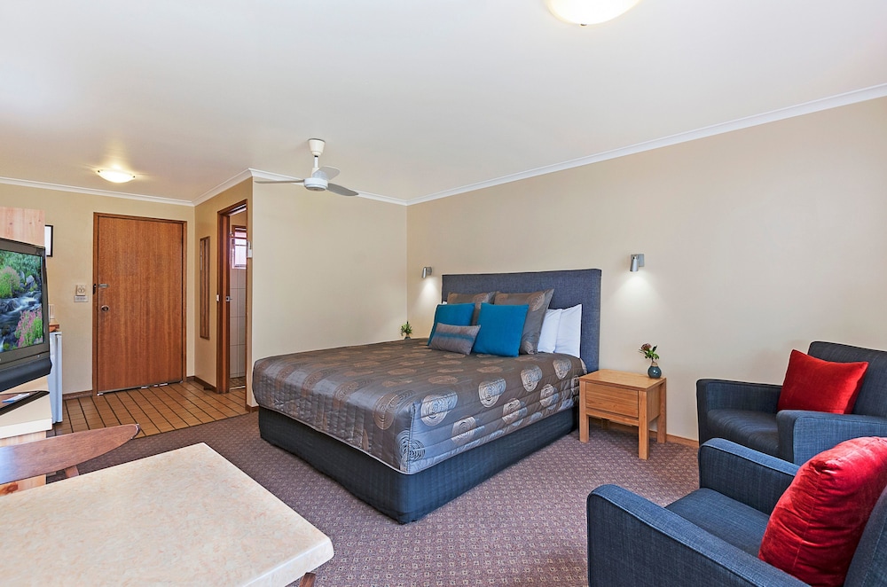 Aat 28 Goldsmith Motel 20/37