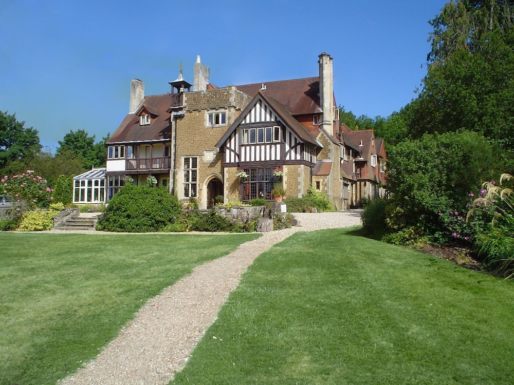 Farnham House Hotel 50/55