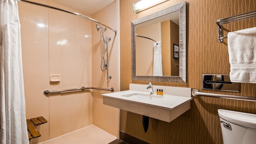 Best Western Plus Portland Airport Hotel & Suites 39/41