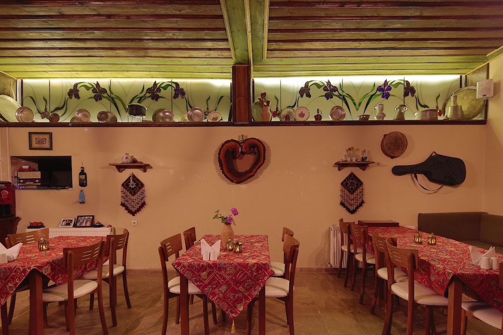 Jerveni Cave Hotel 40/47