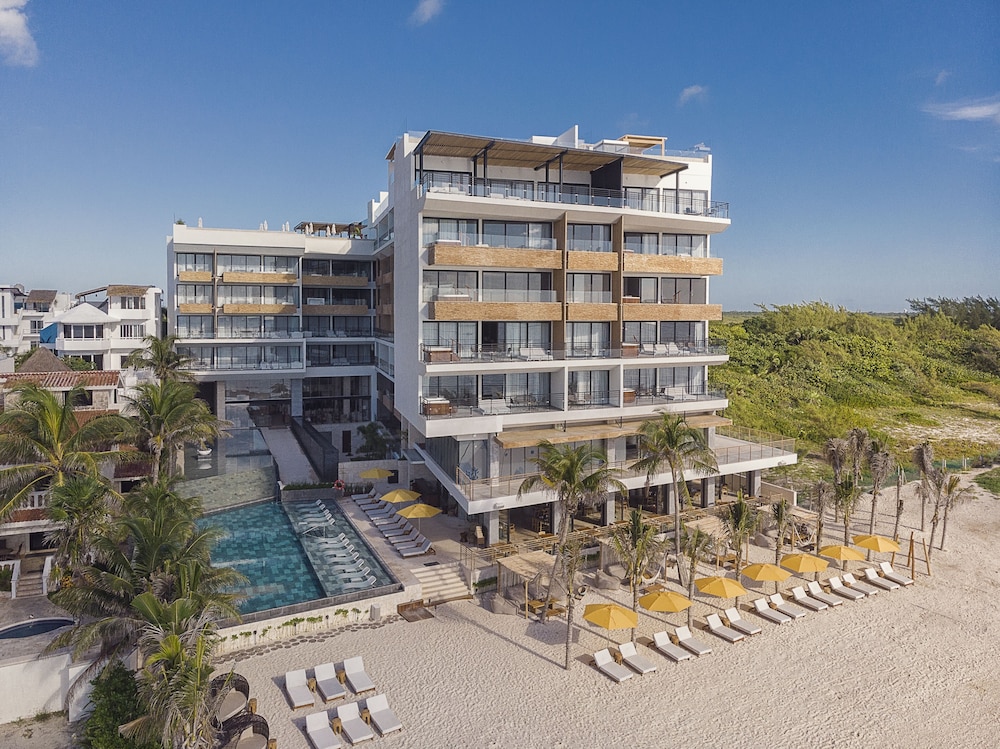 The Fives Oceanfront Puerto Morelos in PUERTO MORELOS