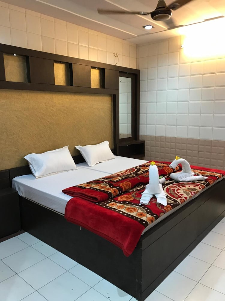 Hotel Sheela 11/53