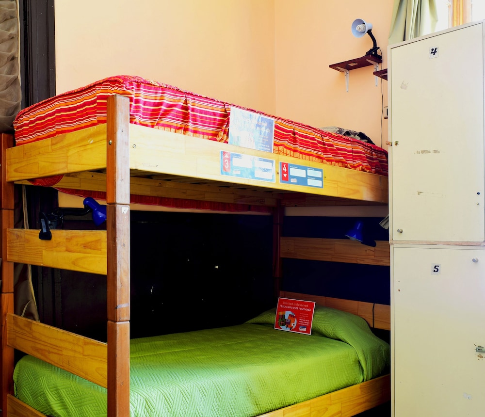 Santiago Backpackers 17/50