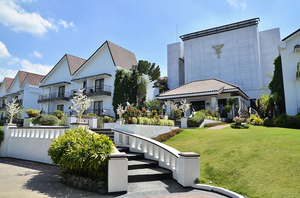 Thunderbird Resorts - Rizal 66/70