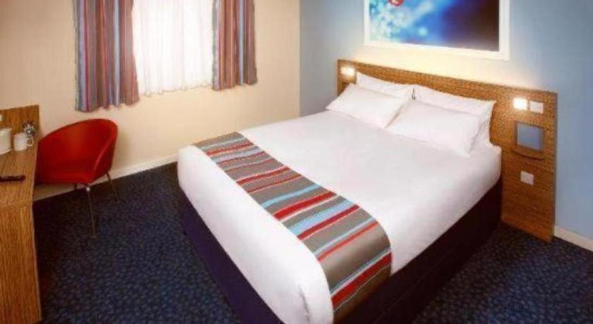 Travelodge Kinross M90 9/17