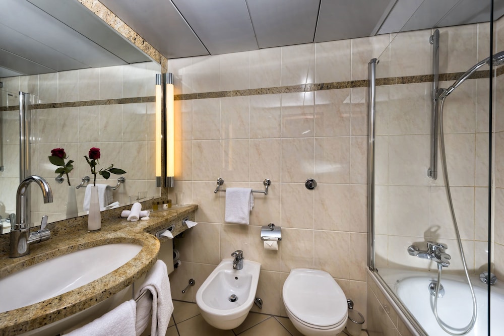 غرفة سوبيريور عائلية بسرير مزدوج مع أريكة، Maritim Hotel Wurzburg 3/3