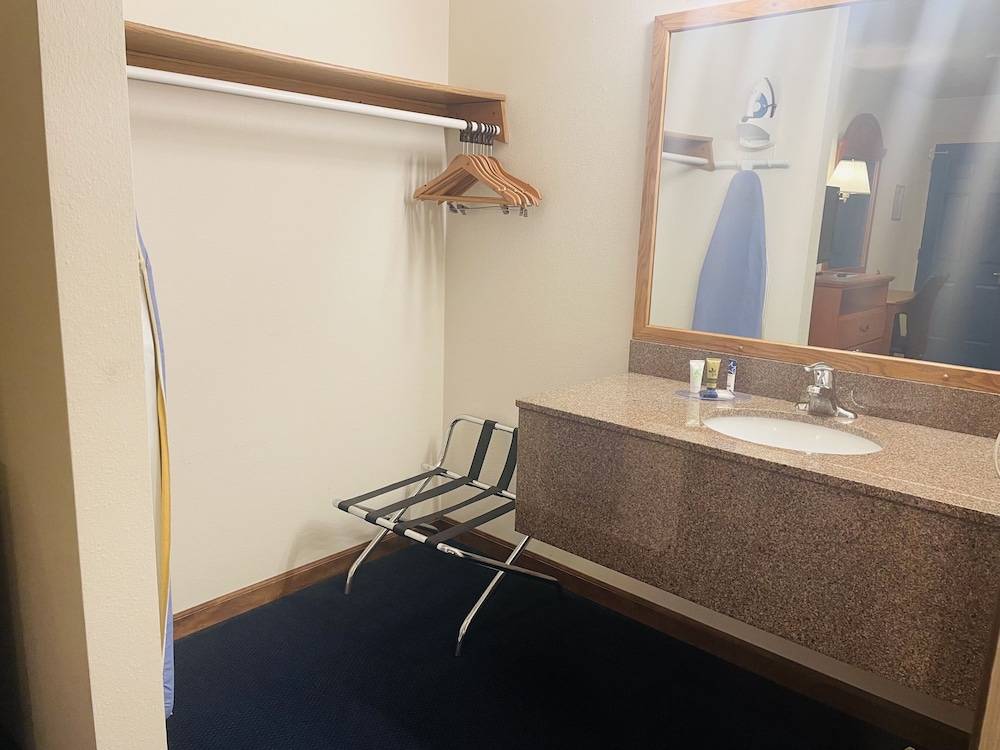 Americas Best Value Inn Sandpoint 30/49