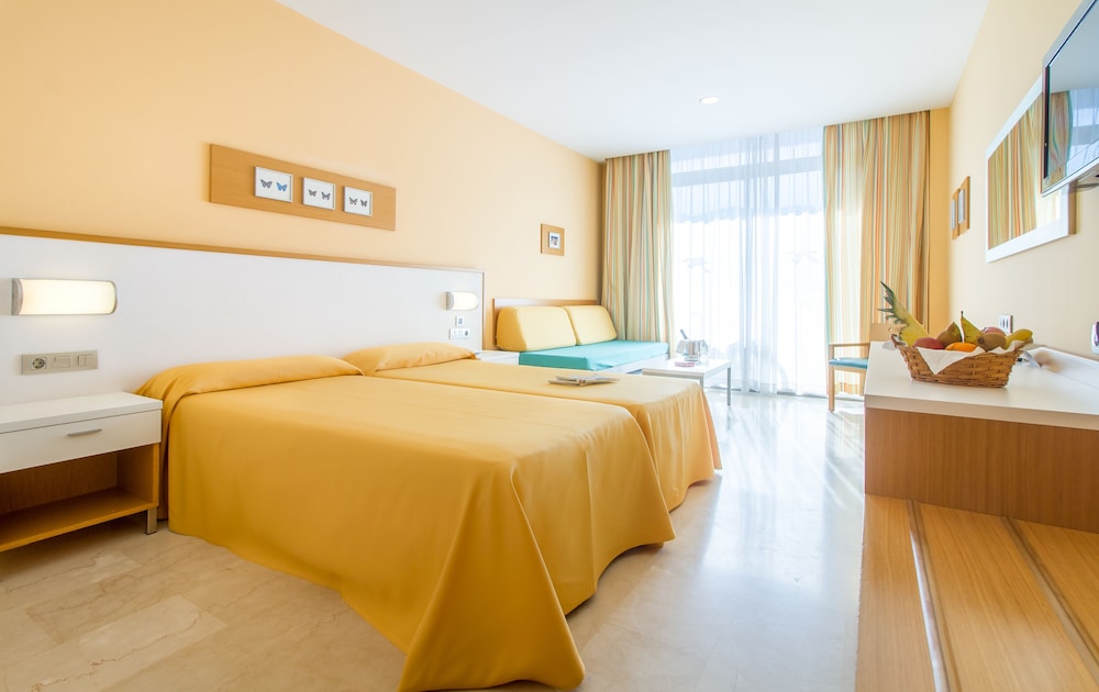 ROOM, DOUBLE BED