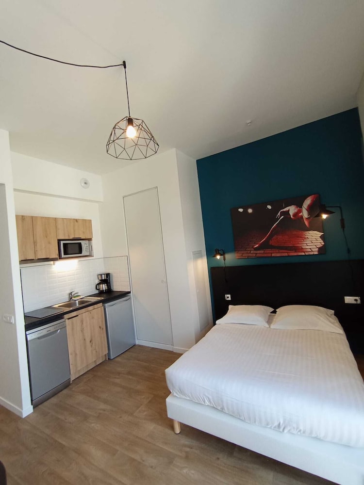 Studio, Double Bed