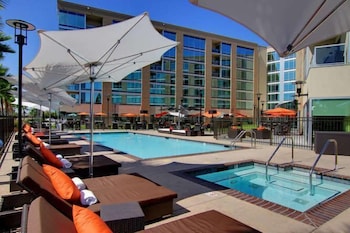 University Plaza Waterfront Hotel 5/50