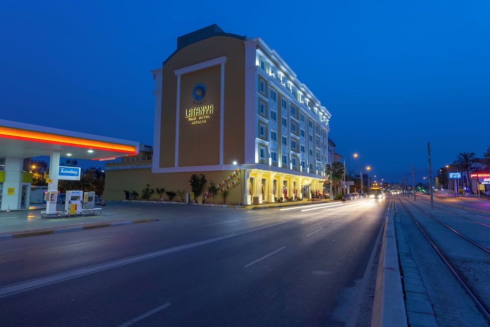 Latanya Palm and Spa Hotel