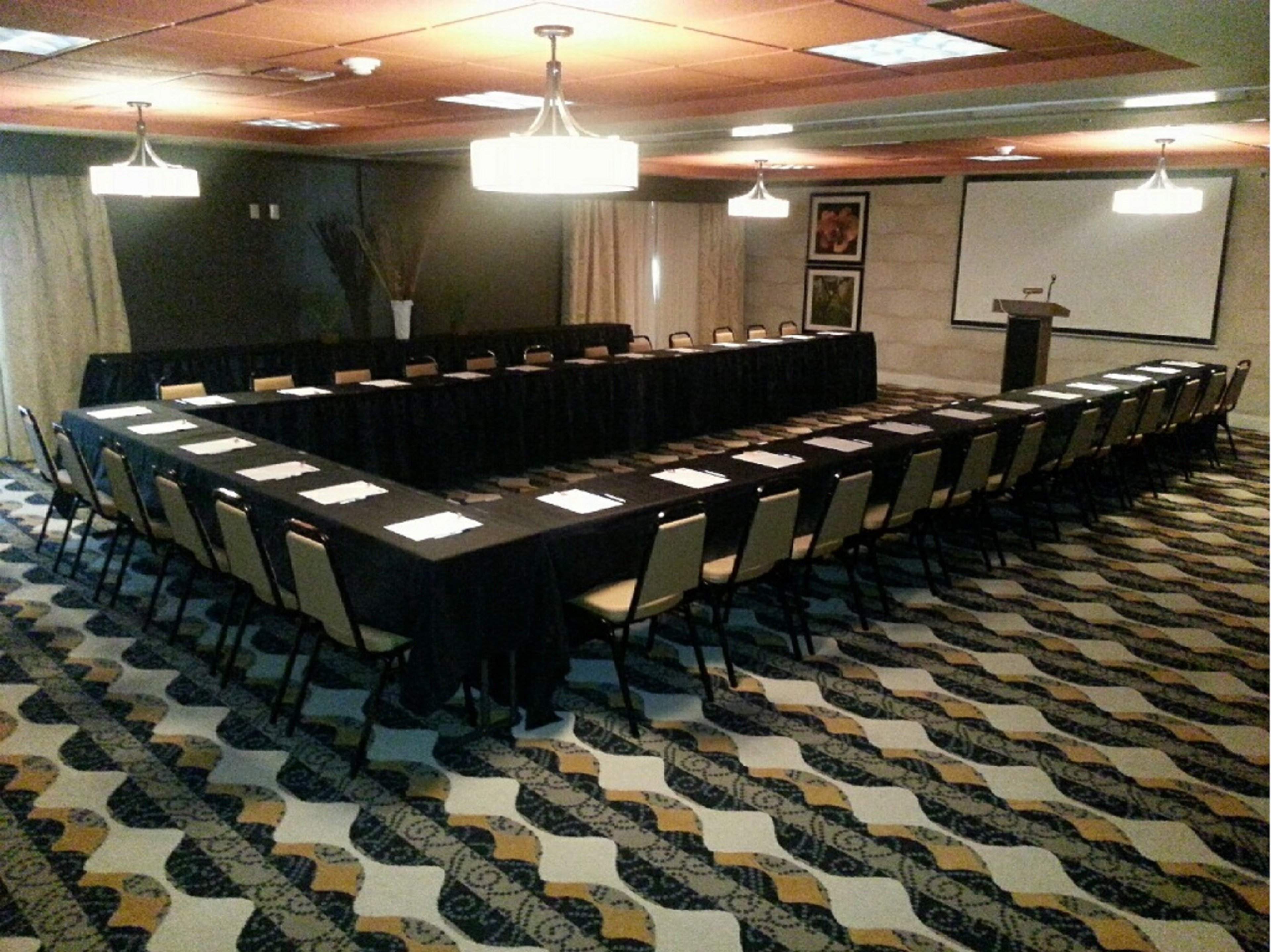 Holiday Inn Express Hotel And Suites Huntsville Airport 52/54