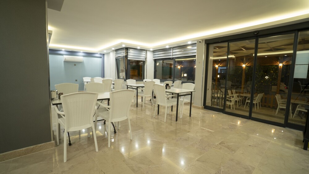 OPERA Boutique Hotel 20/24