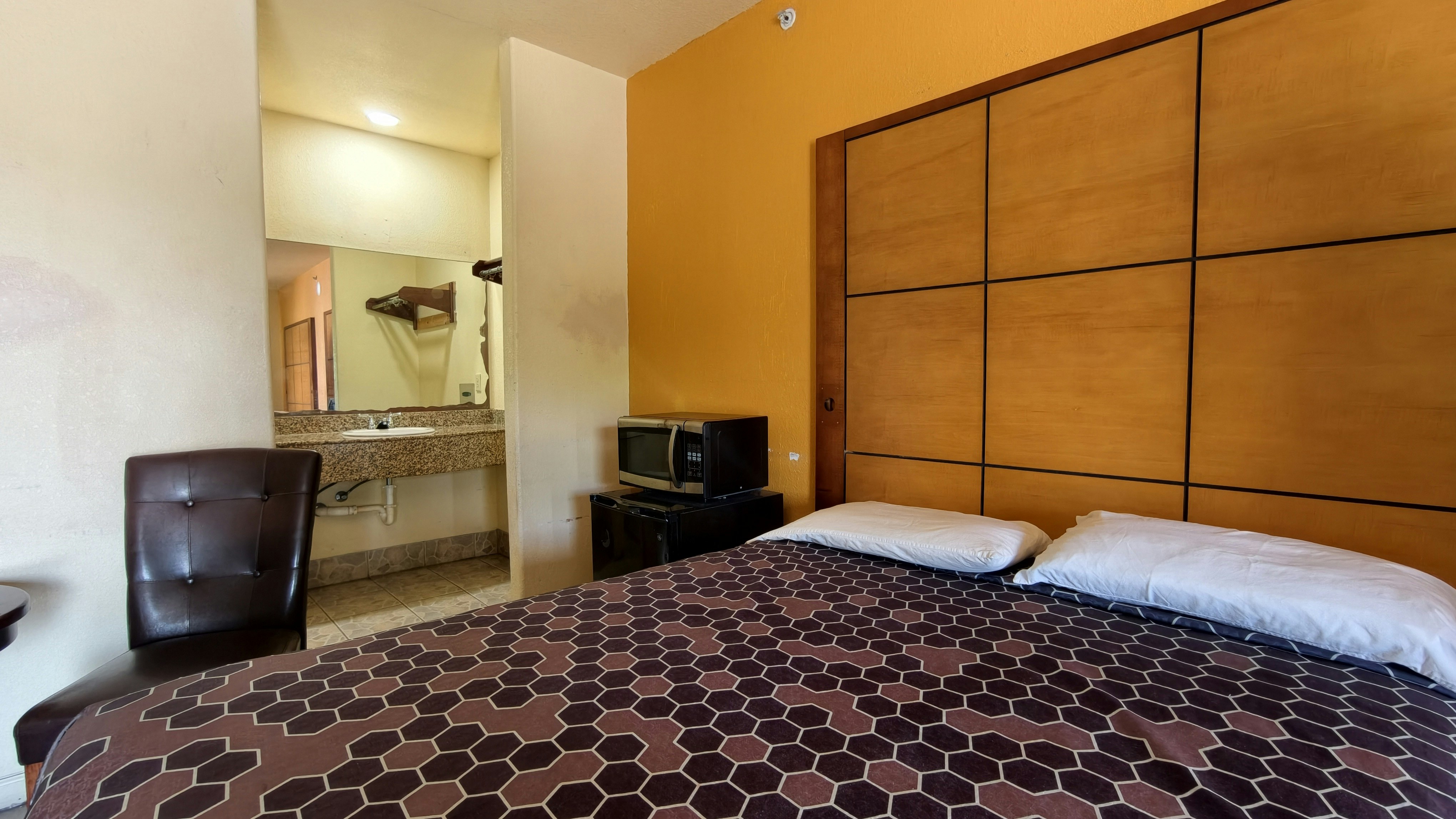 Executive Inn & Suites San Marcos, TX 20/38