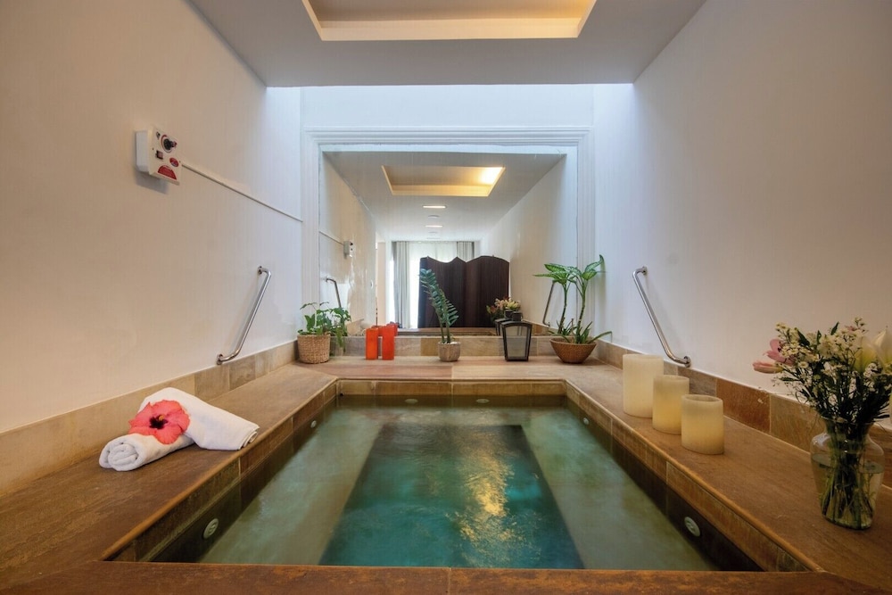 swimming pool spa