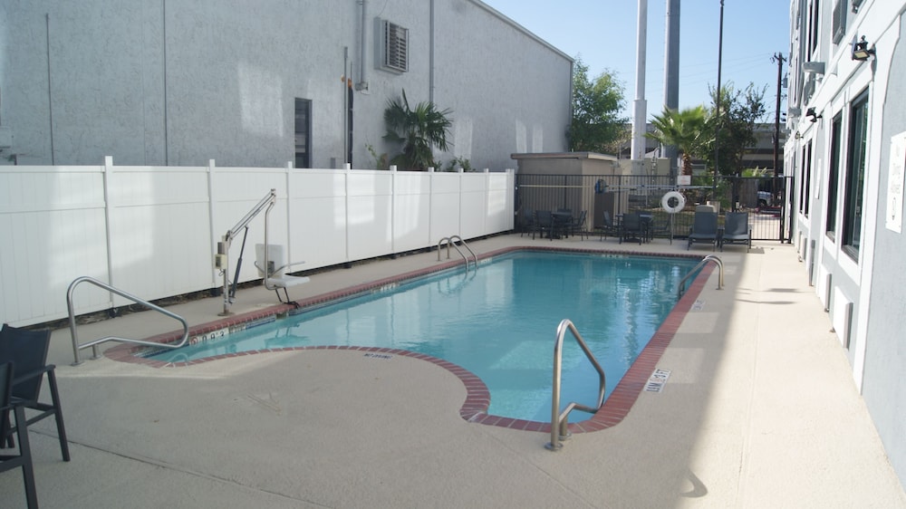 Holiday Inn Express Hotel Suites San Antonio Downtown Market Area 20/38