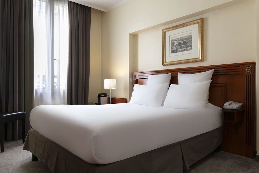 Hotel Saint Cyr Etoile 29/65