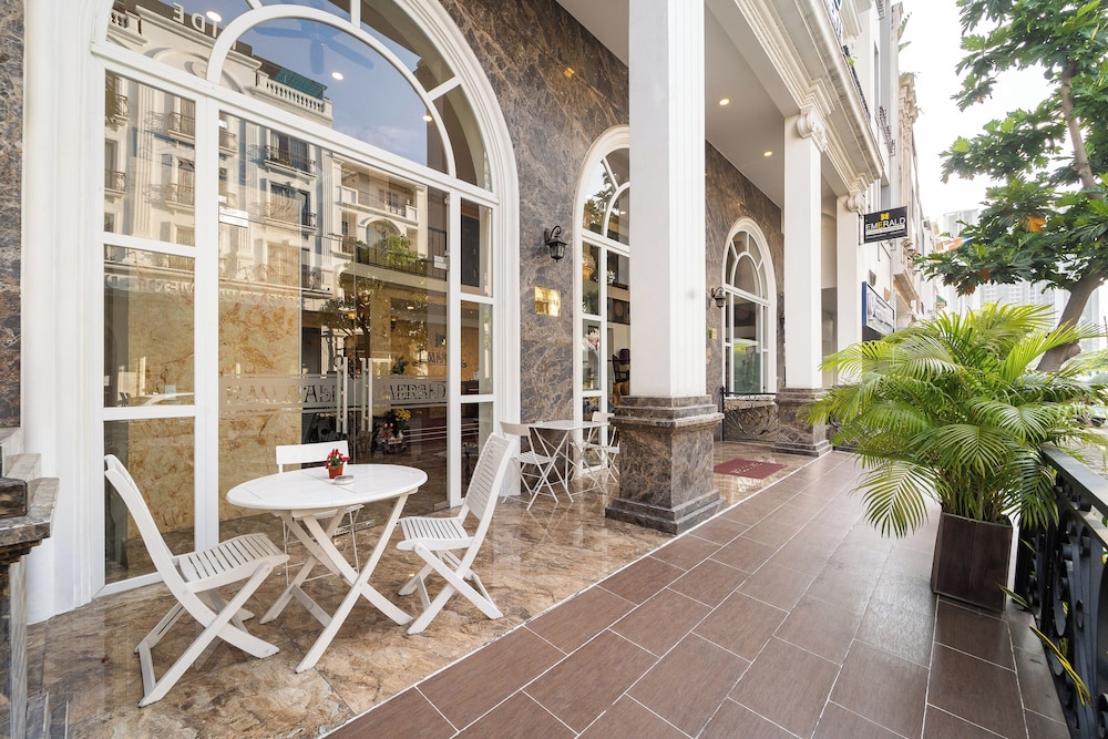 Collection O Emerald Luxury Apartment - Near SECC 7/47