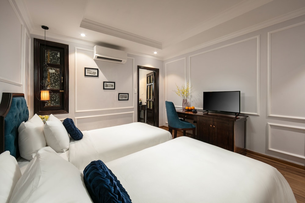 SUPERIOR, DOUBLE OR TWIN BED, NO WINDOW