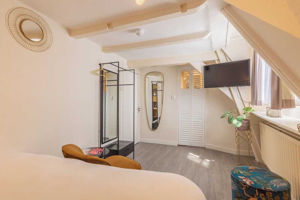 LOT Hotel 20/20